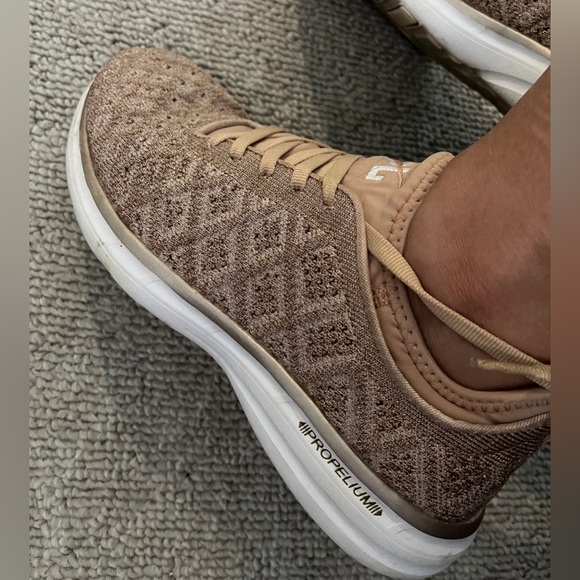 APL Lululemon Sneaker Shoe Athletic Peach Pink Glitter Metallic Knit 38 7.5 Gym - Picture 3 of 11